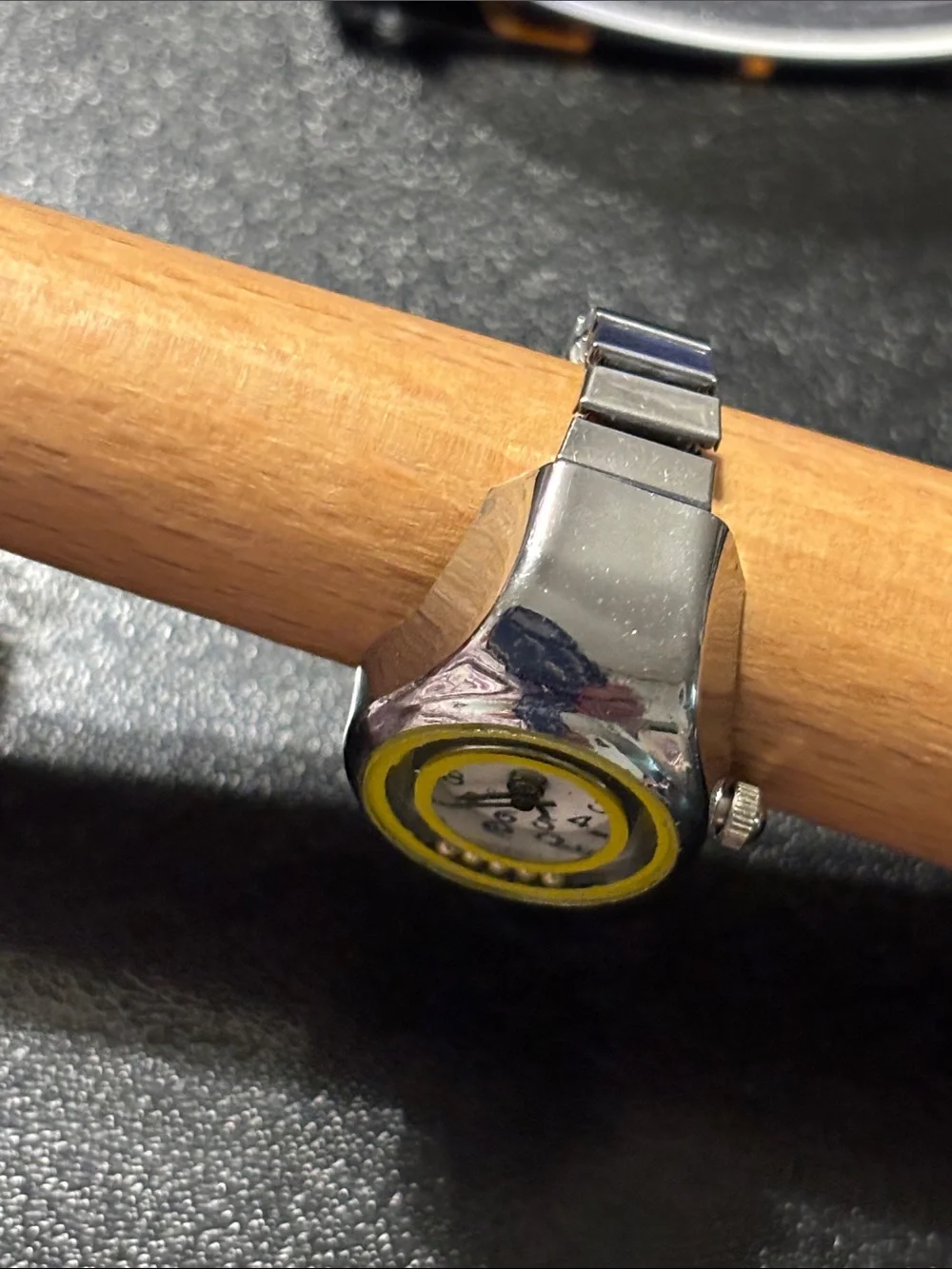 Bozhi Yellow Accent Women's‎ Ring Watch - Silver Tone